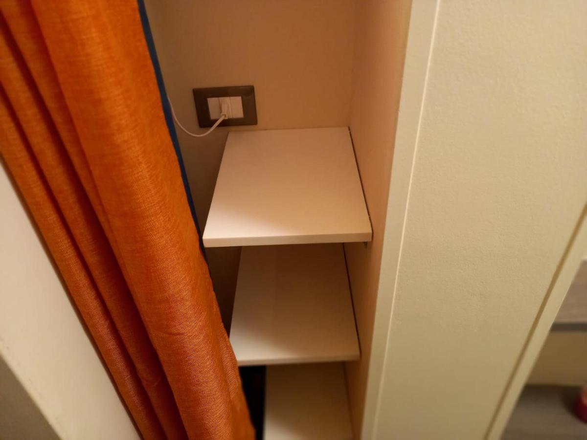 Room In Historical City Centre With Private Bathroom Catane Extérieur photo