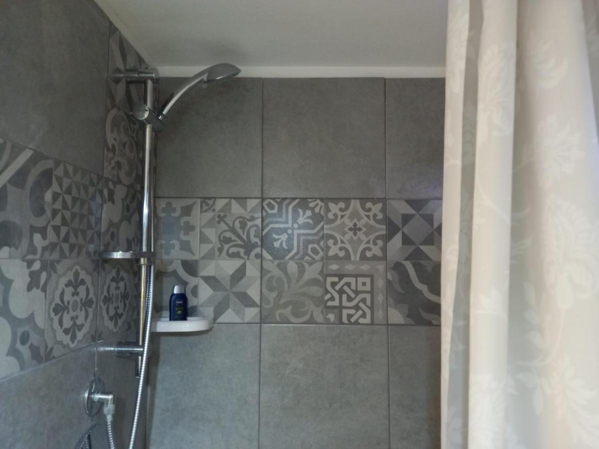 Room In Historical City Centre With Private Bathroom Catane Extérieur photo