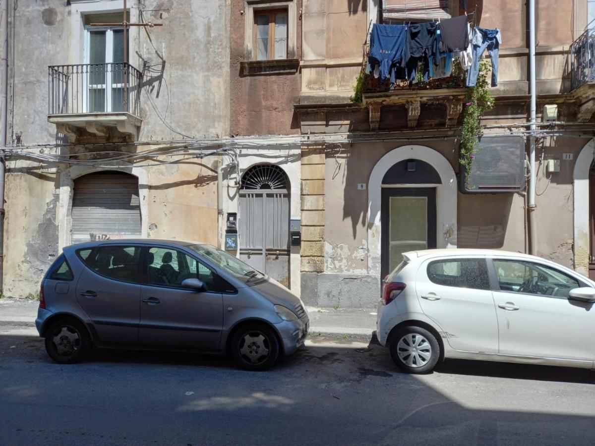 Room In Historical City Centre With Private Bathroom Catane Extérieur photo