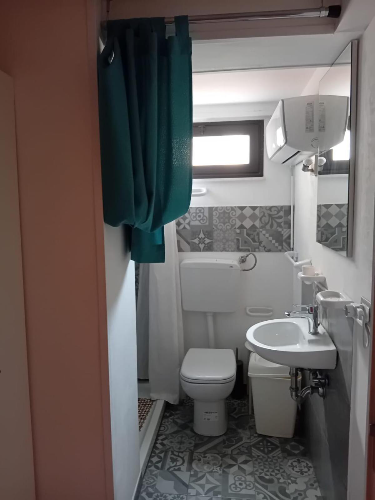 Room In Historical City Centre With Private Bathroom Catane Extérieur photo